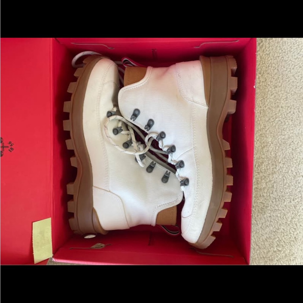 Hunter White and Tan Boots
